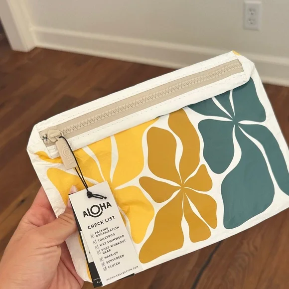 ALOHA Collection Leaf Print Pouch - Picture 2 of 3